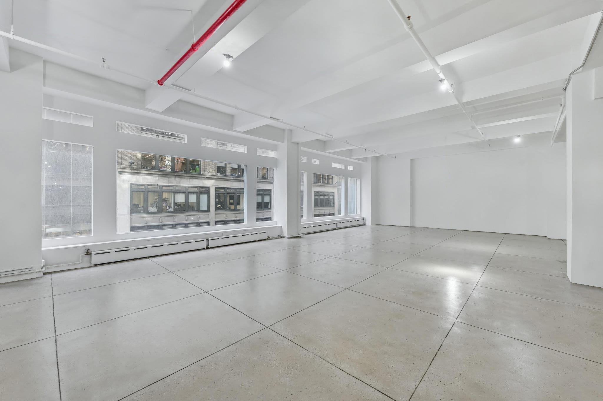 A floor bay as sent - vacant